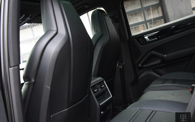 Porsche Cayenne cena 322000 przebieg: 71037, rok produkcji 2018 z Jeziorany małe 497